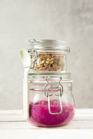 Joghurt mit Roter Bete und Knusperkernen Joghurt mit Roter Bete und Knusperkernen