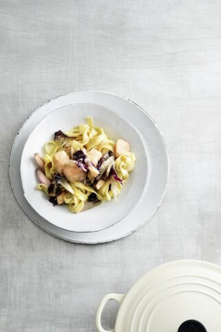 Lachs-Fettuccine mit Radicchio Lachs-Fettuccine mit Radicchio