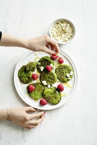 Spinat-Pancakes mit Beeren