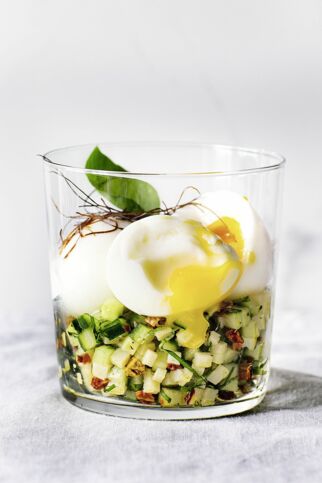 Tomaten-Eier im Glas mit Parmesan Tomaten-Eier im Glas mit Parmesan