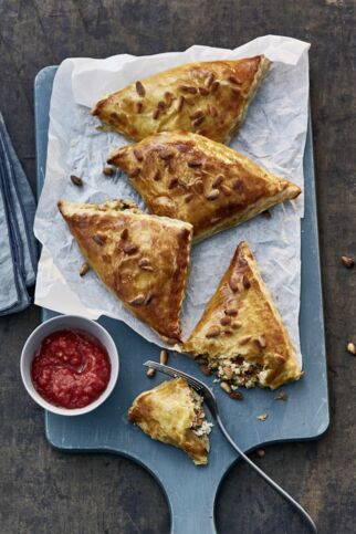 Blätterteigtäschchen mit Gemüserest und Ziegenkäse Blätterteigtäschchen mit Gemüserest und Ziegenkäse