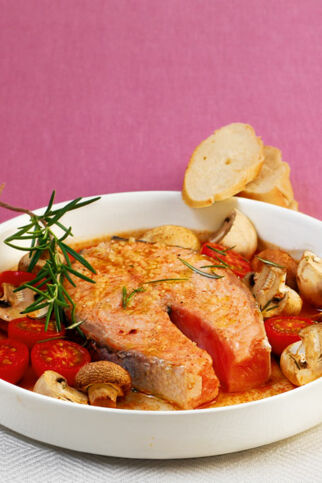 Lachskoteletts mit Tomaten-Pilzen