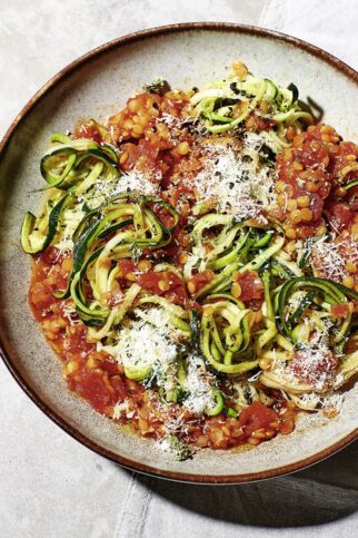 Zucchini-Spaghetti mit Linsen-Bolognese Zucchini-Spaghetti mit Linsen-Bolognese