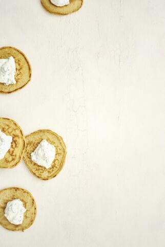 Curry-Pancakes
mit Kräuterquark Curry-Pancakes
mit Kräuterquark