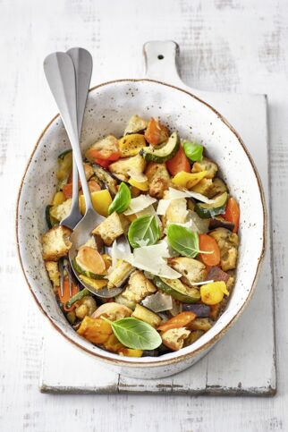 Warmer Antipastisalat vom Blech Warmer Antipastisalat vom Blech