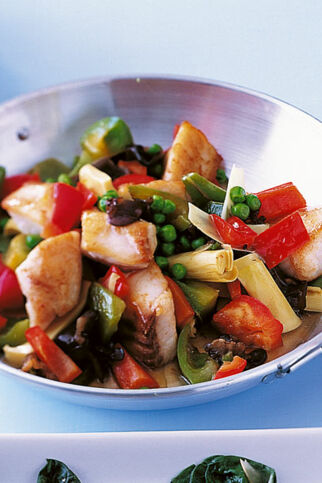 Gebratener Fisch mit Gemüse Gebratener Fisch mit Gemüse