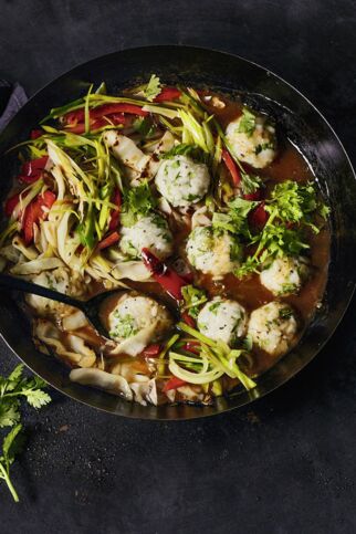 Weißkohl-Wok mit Reis-Bällchen Weißkohl-Wok mit Reis-Bällchen