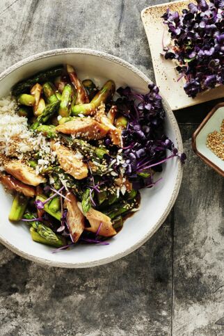 Knusper-Spargel-Salat mit Räucherforelle Knusper-Spargel-Salat mit Räucherforelle