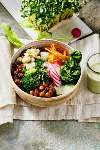 Quinoa-Bowl mit BBQ-Kichererbsen Quinoa-Bowl mit BBQ-Kichererbsen