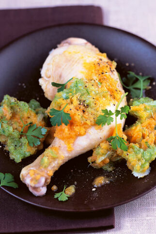 Gekochte Hähnchenkeulen mit Gemüsepüree Gekochte Hähnchenkeulen mit Gemüsepüree