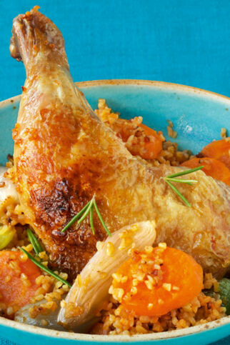 Hähnchenkeulen mit Gemüse-Bulgur Hähnchenkeulen mit Gemüse-Bulgur