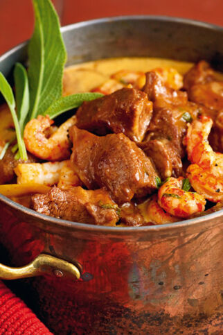 Kalbsrahmgulasch mit Flusskrebsen und Roséwein Kalbsrahmgulasch mit Flusskrebsen und Roséwein