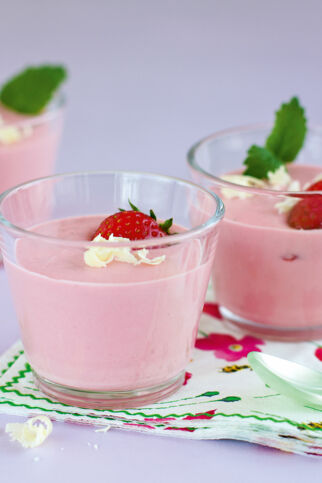 Erdbeercreme mit weißer Schokolade