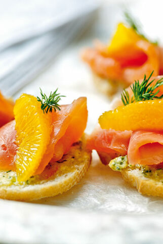 Lachs-Canapés mit Orangenbutter Lachs-Canapés mit Orangenbutter