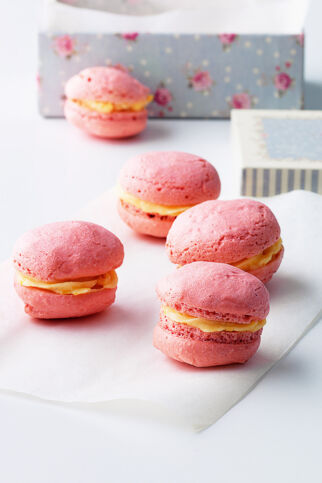 Macarons mit Rosencreme