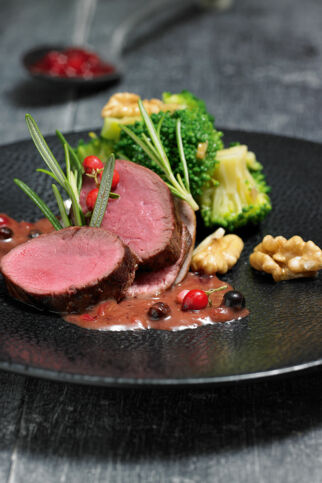 Rehrückenfilet mit Wacholderrahm Rehrückenfilet mit Wacholderrahm
