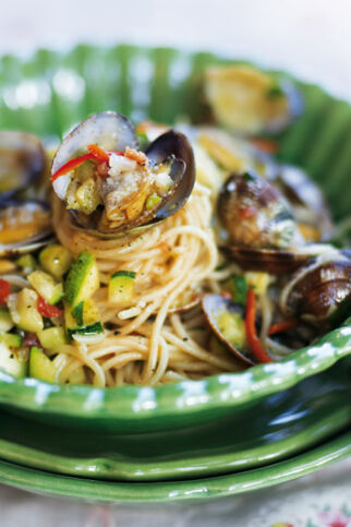 Spaghetti mit Muscheln und Zucchini