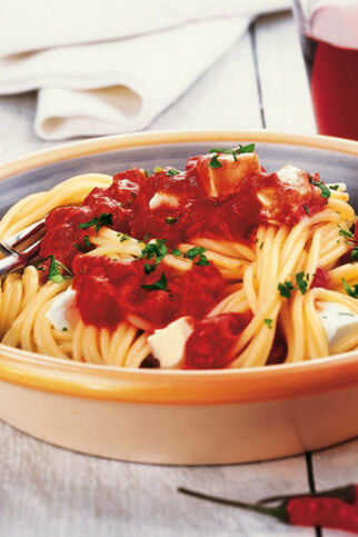 Spaghetti mit scharfer Tomatensauce