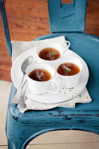 Kräftige Ochsenschwanzbrühe Kräftige Ochsenschwanzbrühe