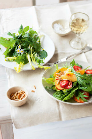 Fruchtiger Sommersalat mit Chili-Vinaigrette