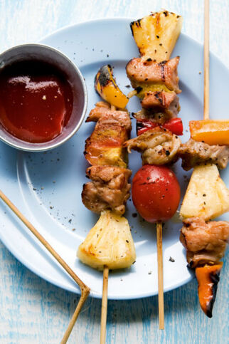 Grillspieße mit Ananas und Gemüse (Tschigrabap) Grillspieße mit Ananas und Gemüse (Tschigrabap)