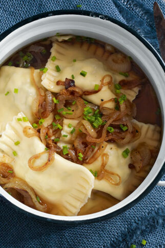 Maultaschen mit geschmälzten Zwiebeln Maultaschen mit geschmälzten Zwiebeln