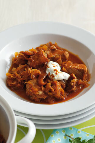 Rotes Sauerkraut-Gulasch