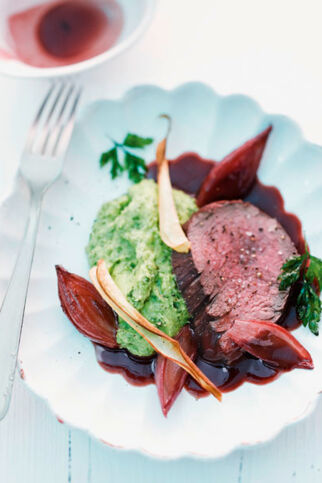 Ochsenfilet mit Püree und Rotweinschalotten Ochsenfilet mit Püree und Rotweinschalotten