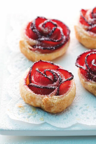 Pflaumen-Blätterteig-Rosen Pflaumen-Blätterteig-Rosen