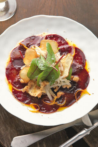 Marinierte Rote Rüben mit Topinambur-Walnuss-Salat Marinierte Rote Rüben mit Topinambur-Walnuss-Salat