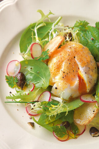 Pochiertes Landei mit Vogerlsalat Pochiertes Landei mit Vogerlsalat