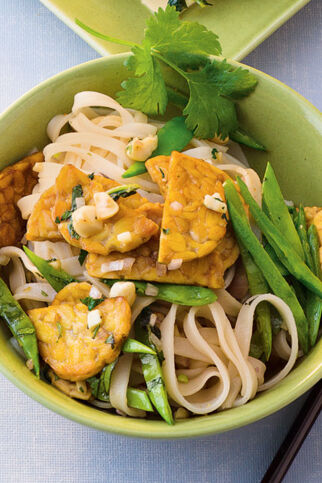Reisnudeln mit Tempeh Reisnudeln mit Tempeh