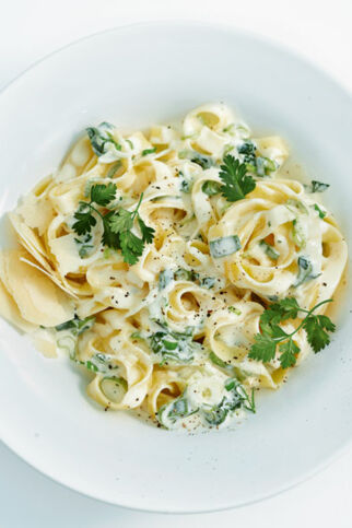 Tagliatelle mit Kerbel-Käse-Sauce