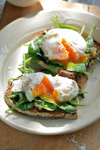 Pochierte Eier auf Senfspinat Pochierte Eier auf Senfspinat