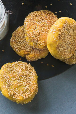 Kichererbsentaler mit Joghurtdip Kichererbsentaler mit Joghurtdip