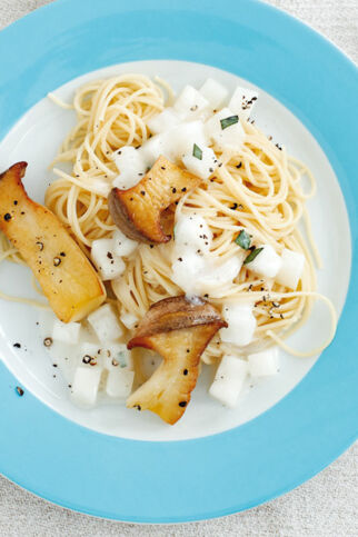 Mairübchen-Pasta mit glasierten Kräuterseitlingen Mairübchen-Pasta mit glasierten Kräuterseitlingen