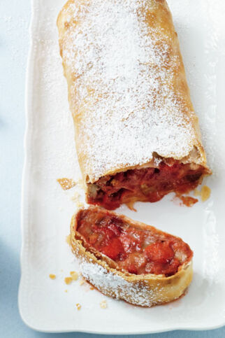 Rhabarber-Erdbeer-Strudel Rhabarber-Erdbeer-Strudel