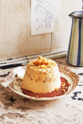 Walnussparfait mit Schoko-Chili-Sauce Walnussparfait mit Schoko-Chili-Sauce