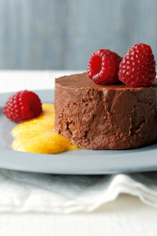 Schoko-Nougat-Mousse mit Mangoschaum Schoko-Nougat-Mousse mit Mangoschaum