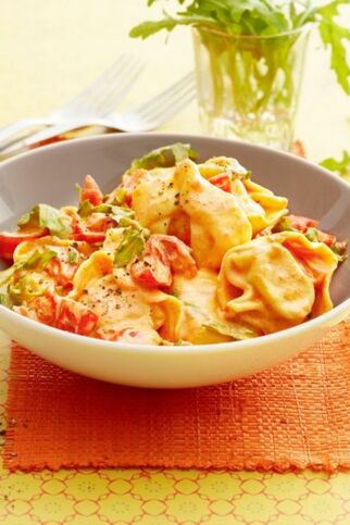 Tomaten-Sahne-Tortellini Tomaten-Sahne-Tortellini