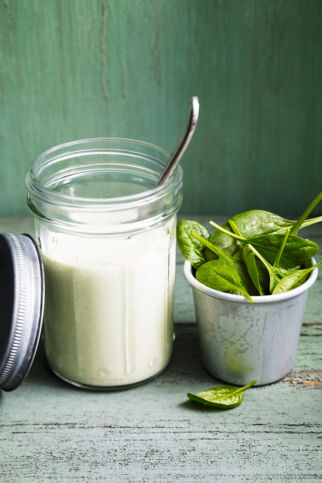 Blumenkohlsuppe mit jungem Spinat Blumenkohlsuppe mit jungem Spinat