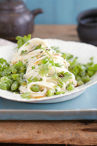 Asia-Nudeln mit Bohnen-Miso-Sauce Asia-Nudeln mit Bohnen-Miso-Sauce