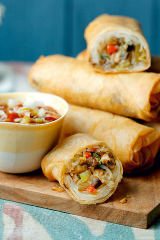 Frühlingsröllchen mit Chilisauce Frühlingsröllchen mit Chilisauce