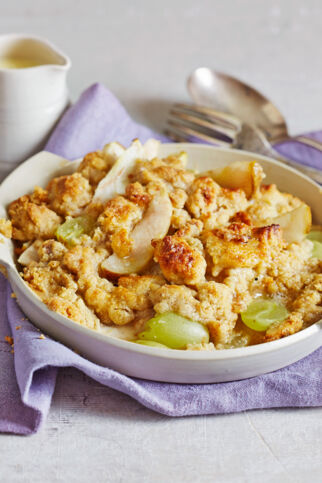 Birnen-Walnuss-Crumble mit Vanillesauce