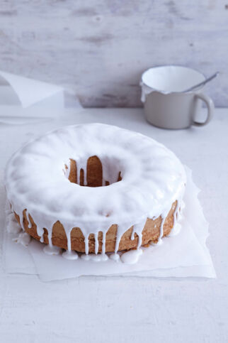 Feiner Rührkuchen mit weißem Rum