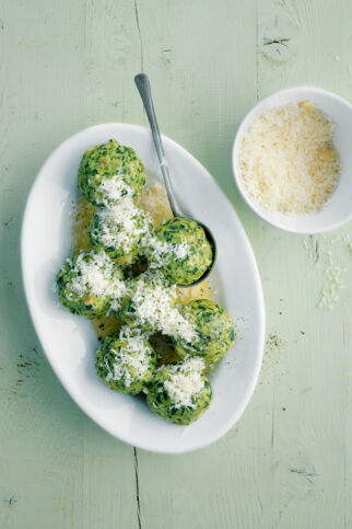 Spinatknödel mit Parmesan Spinatknödel mit Parmesan