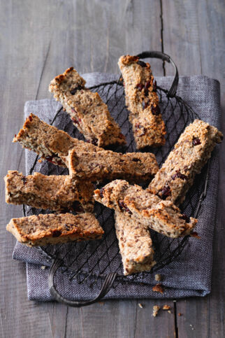 Müsliriegel mit Früchten und KokosRaspeln Müsliriegel mit Früchten und KokosRaspeln