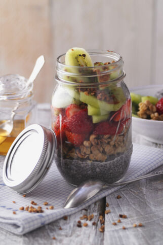 Chia-Knusper-Pudding mit Früchten Chia-Knusper-Pudding mit Früchten