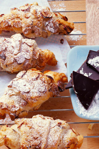 Schokoladenhörnchen mit Ingwer und Haselnüssen Schokoladenhörnchen mit Ingwer und Haselnüssen