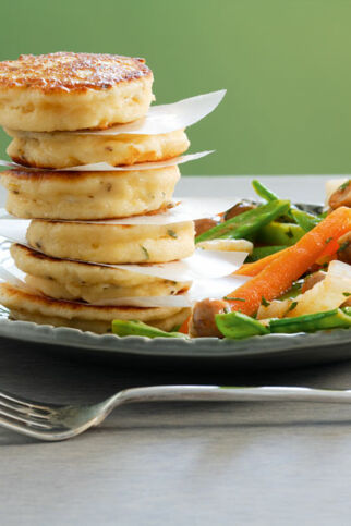 Quarkpflänzchen mit Gemüsesalat Quarkpflänzchen mit Gemüsesalat